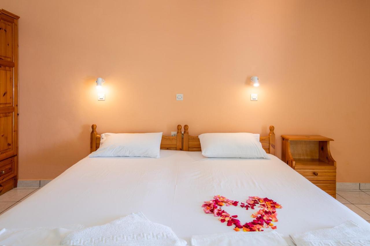 אמודי Achillion Apartments & Studios מראה חיצוני תמונה