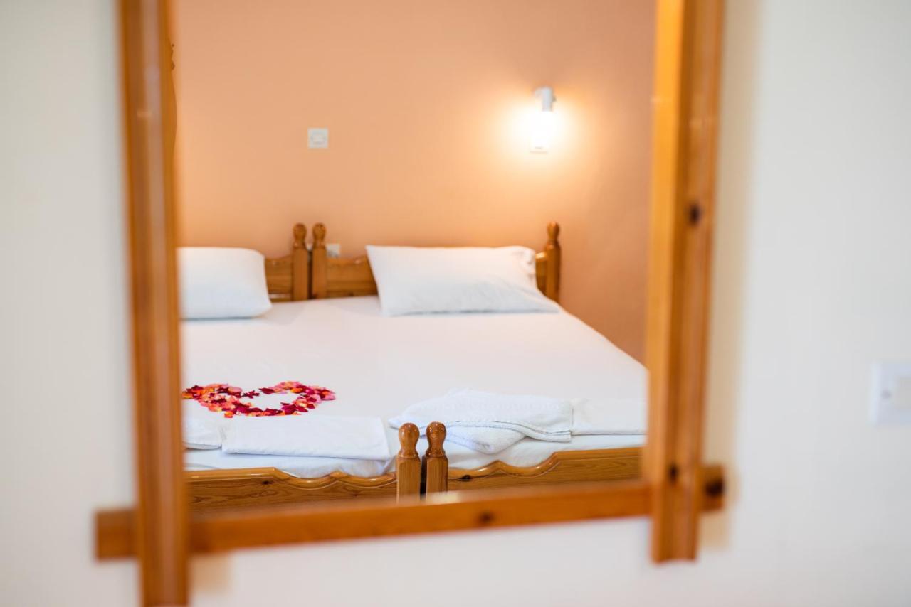 אמודי Achillion Apartments & Studios מראה חיצוני תמונה