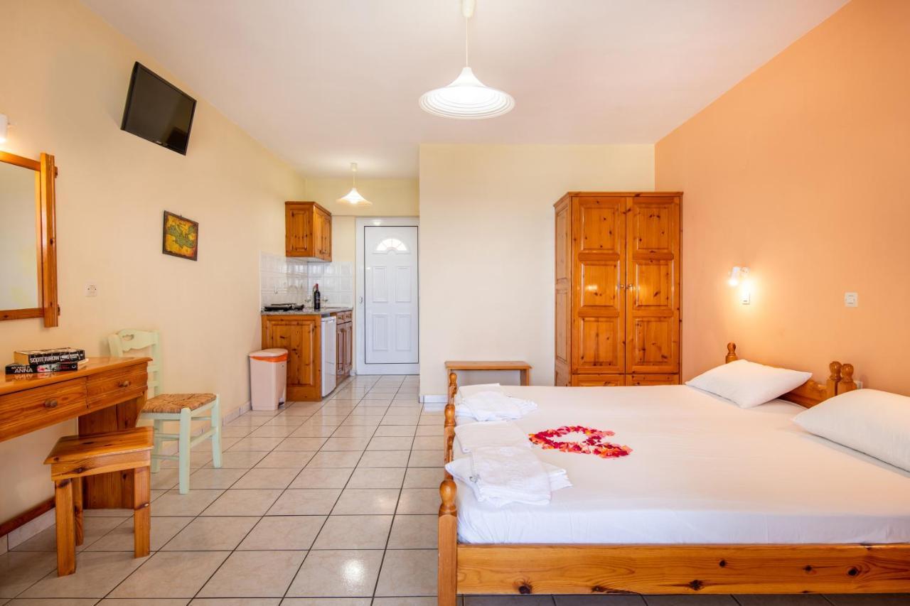 אמודי Achillion Apartments & Studios מראה חיצוני תמונה