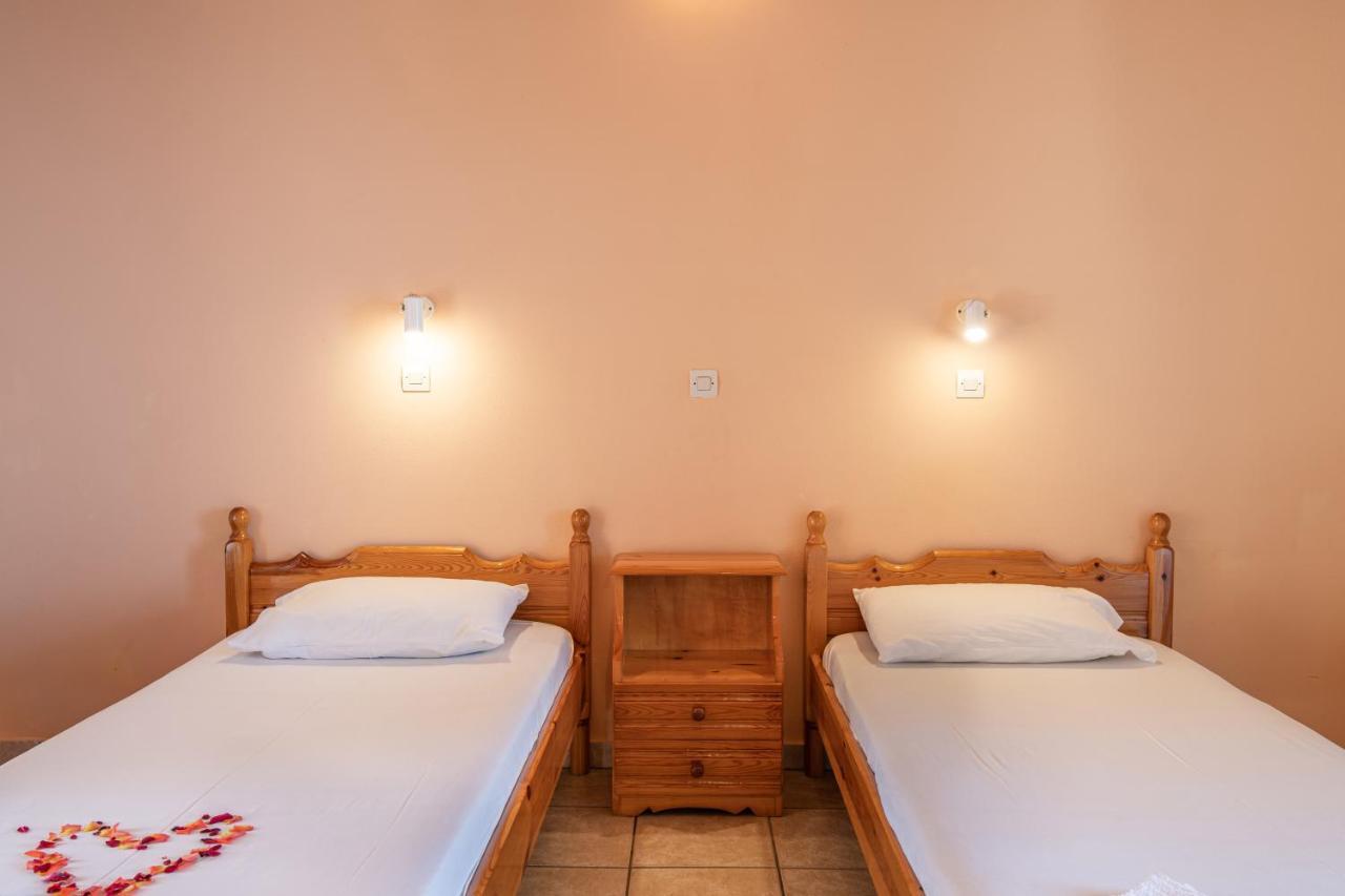 אמודי Achillion Apartments & Studios מראה חיצוני תמונה